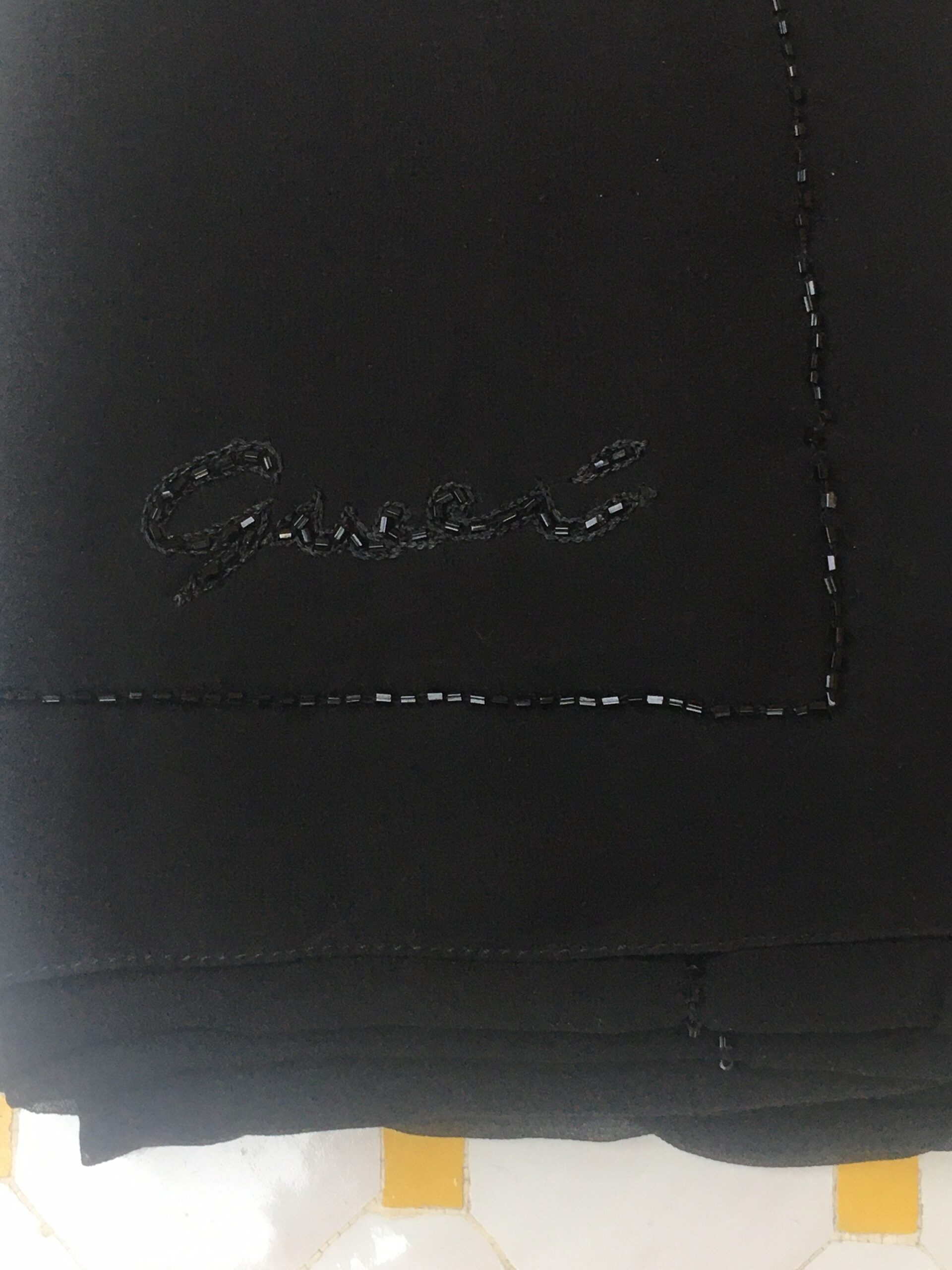 90s Vintage Scarf Gucci/Design Luxury stole Gucci/Foulard Gucci/Black scarf silk Gucci/scarf Gucci/scarf embroidery Gucci - immagine 2
