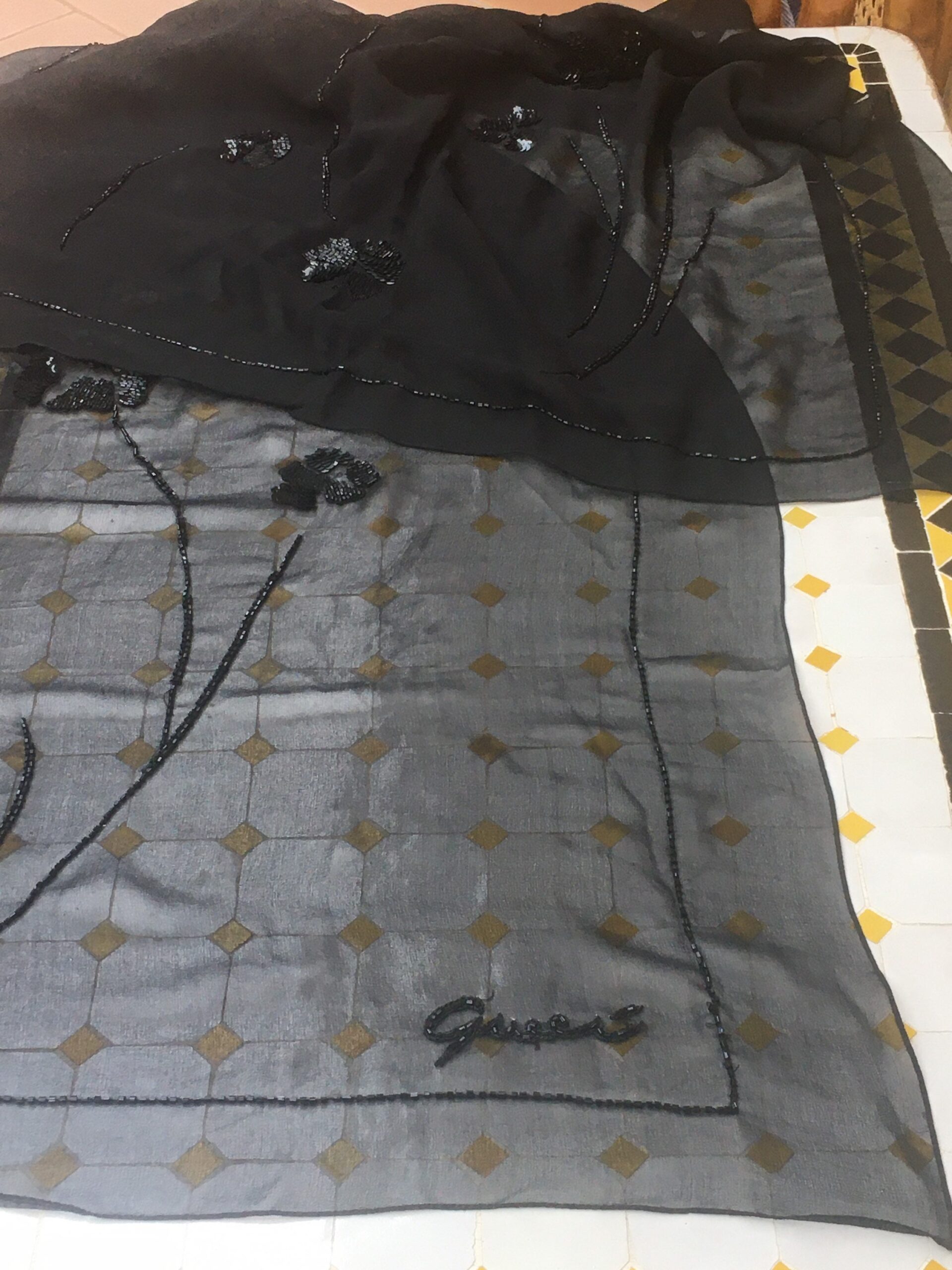 90s Vintage Scarf Gucci/Design Luxury stole Gucci/Foulard Gucci/Black scarf silk Gucci/scarf Gucci/scarf embroidery Gucci - immagine 5