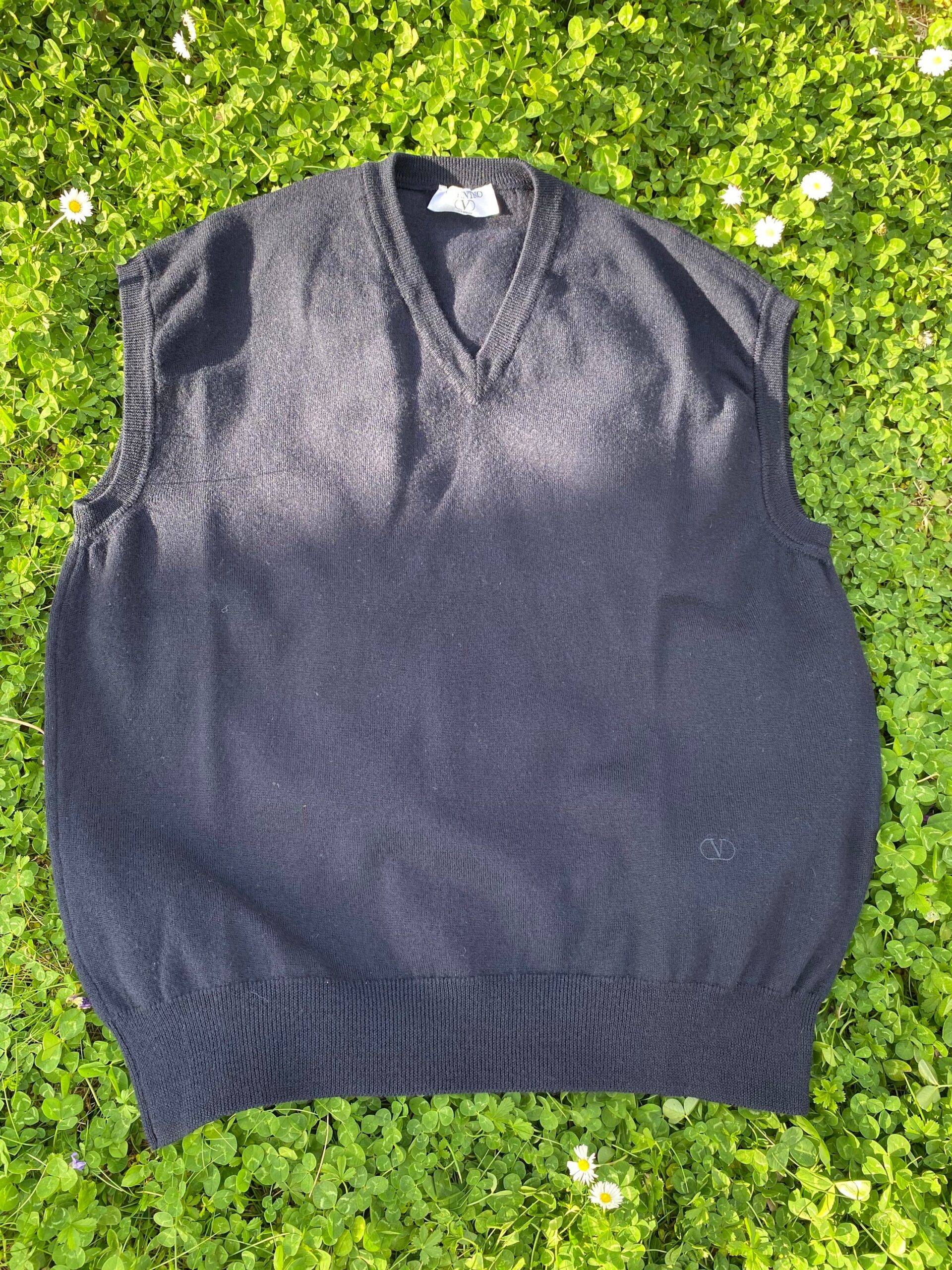 90s vintage sweater vest Valentino/Vest sweater pure new wool Design By Valentino Perugia/Valentino wool vest/Men tank top wool - immagine 2
