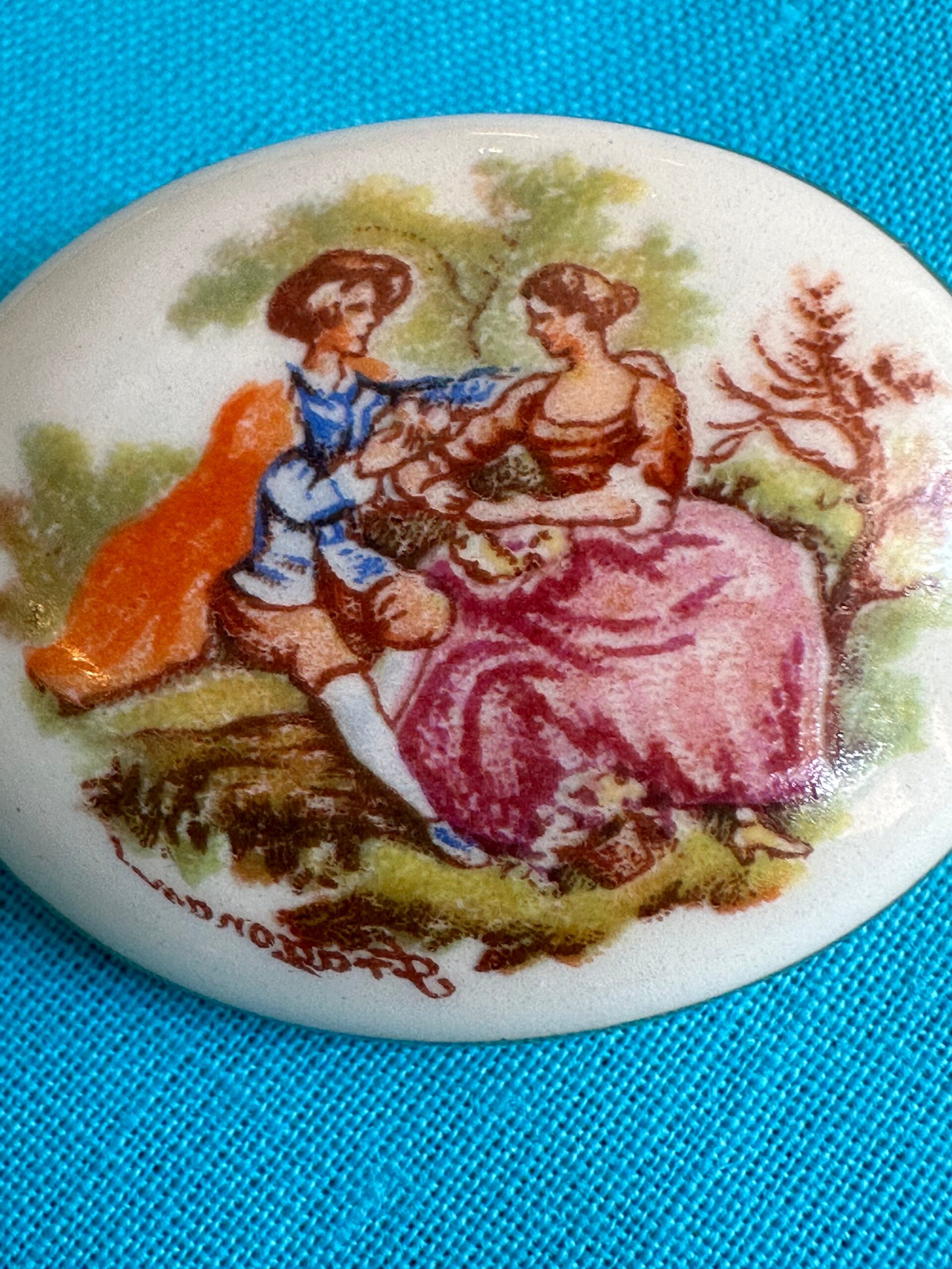 60s vintage brooch Love women Limoges Fragonard France/Antique portrait brooch/Love vintage brooch/Rare Victorian brooch - immagine 2