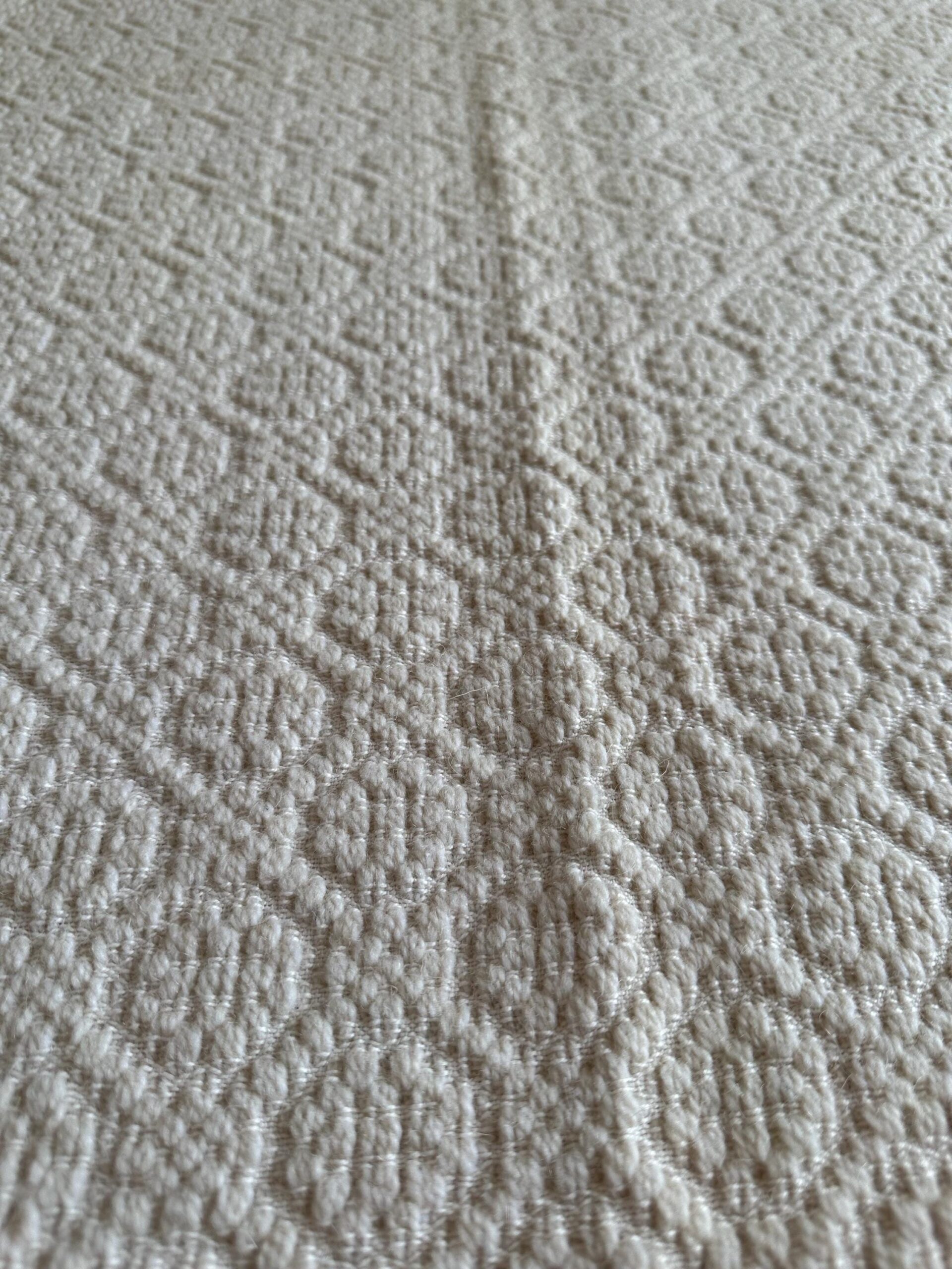 Vintage rare handmade bedspread Country wool/White bedspread wool/Antique embroidered wool bedspread/Wool embroiderd bedspread - immagine 4