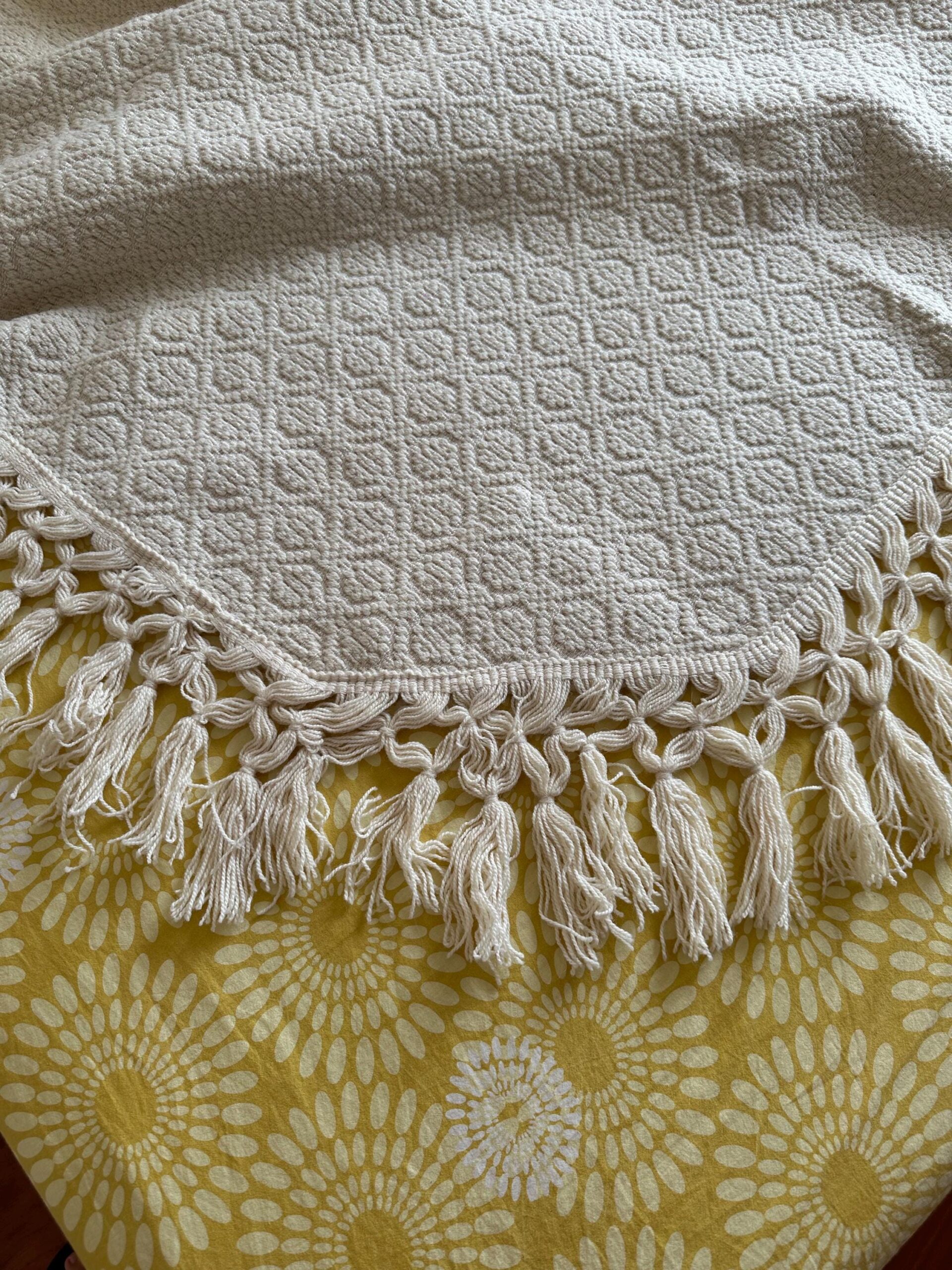 Vintage rare handmade bedspread Country wool/White bedspread wool/Antique embroidered wool bedspread/Wool embroiderd bedspread - immagine 8