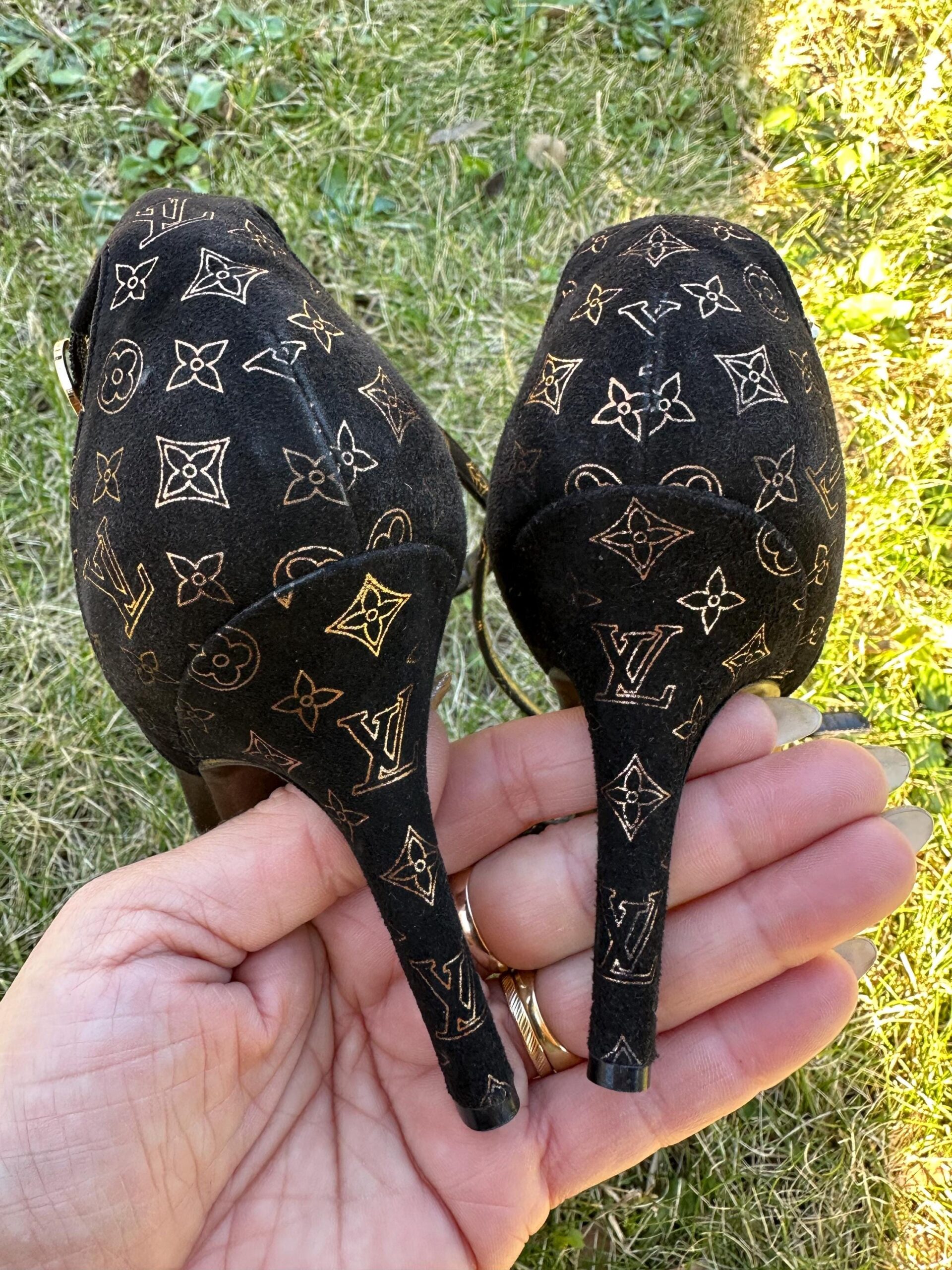 90s Vintage authentic LV decollete/Black gold chamois decollete/LV shoes/Louis Vuitton decollete design/Rare Louis Vuitton decollete - immagine 5